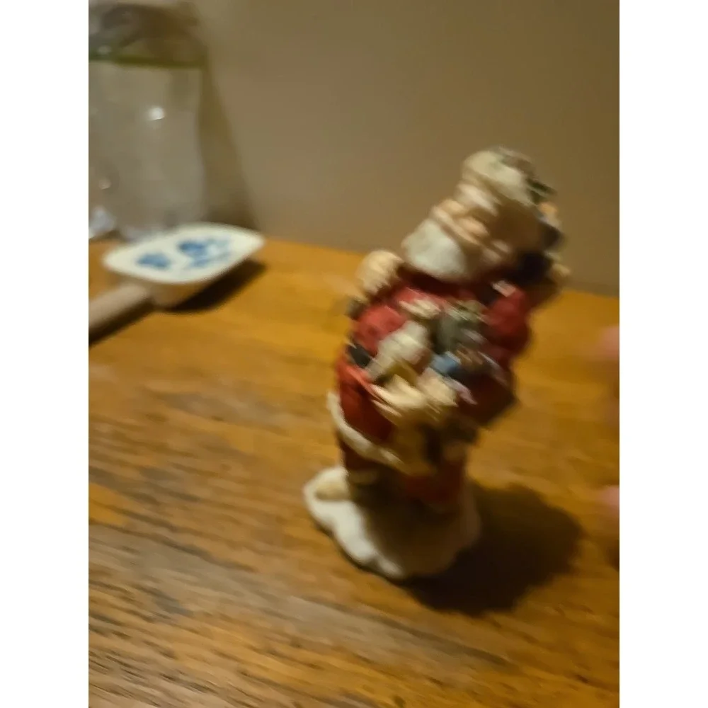 The‎ International Santa Claus Collection Santa Figurine